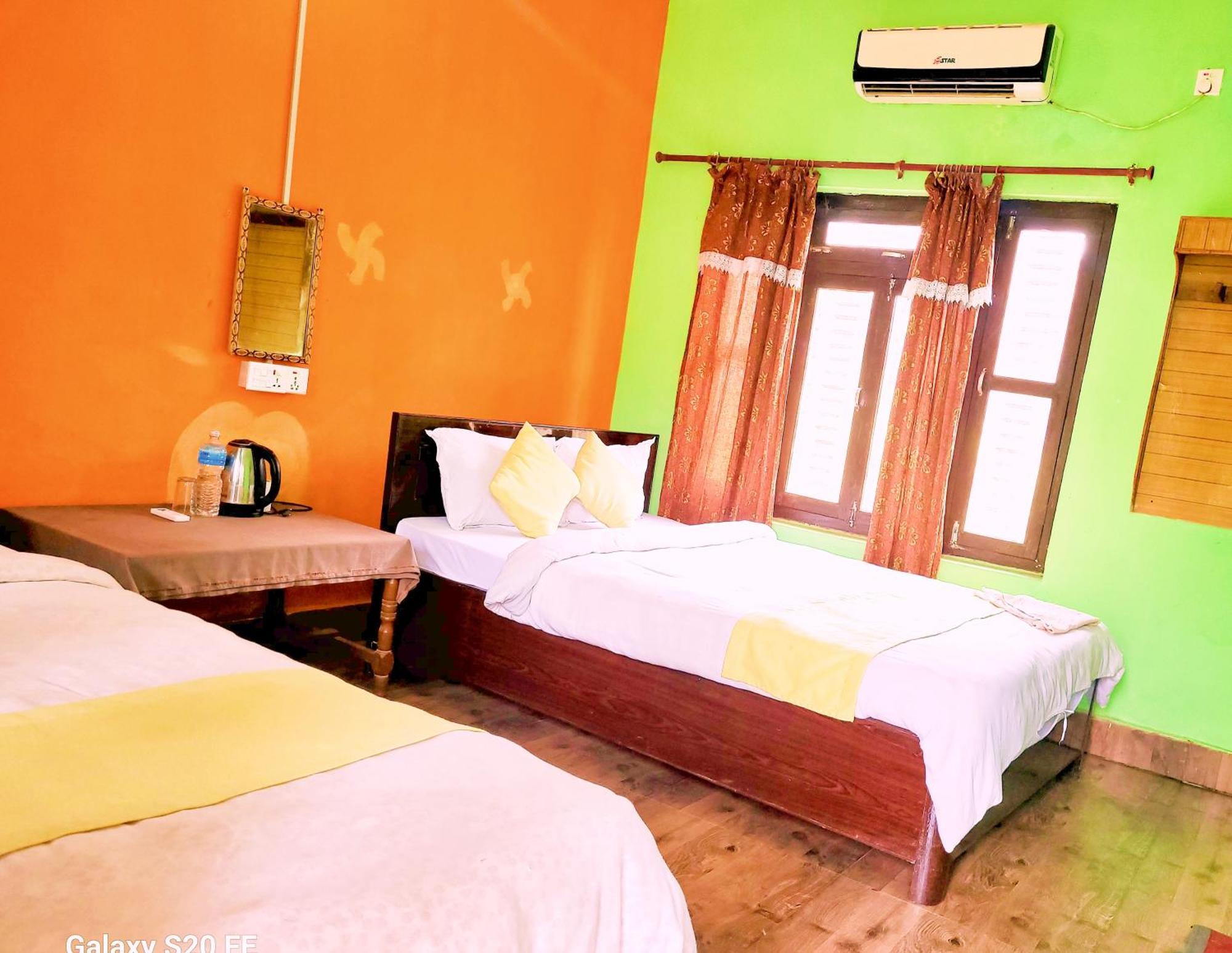 Hotel Butterfly - Peaceful Garden For Nature Lovers Sauraha Exterior foto